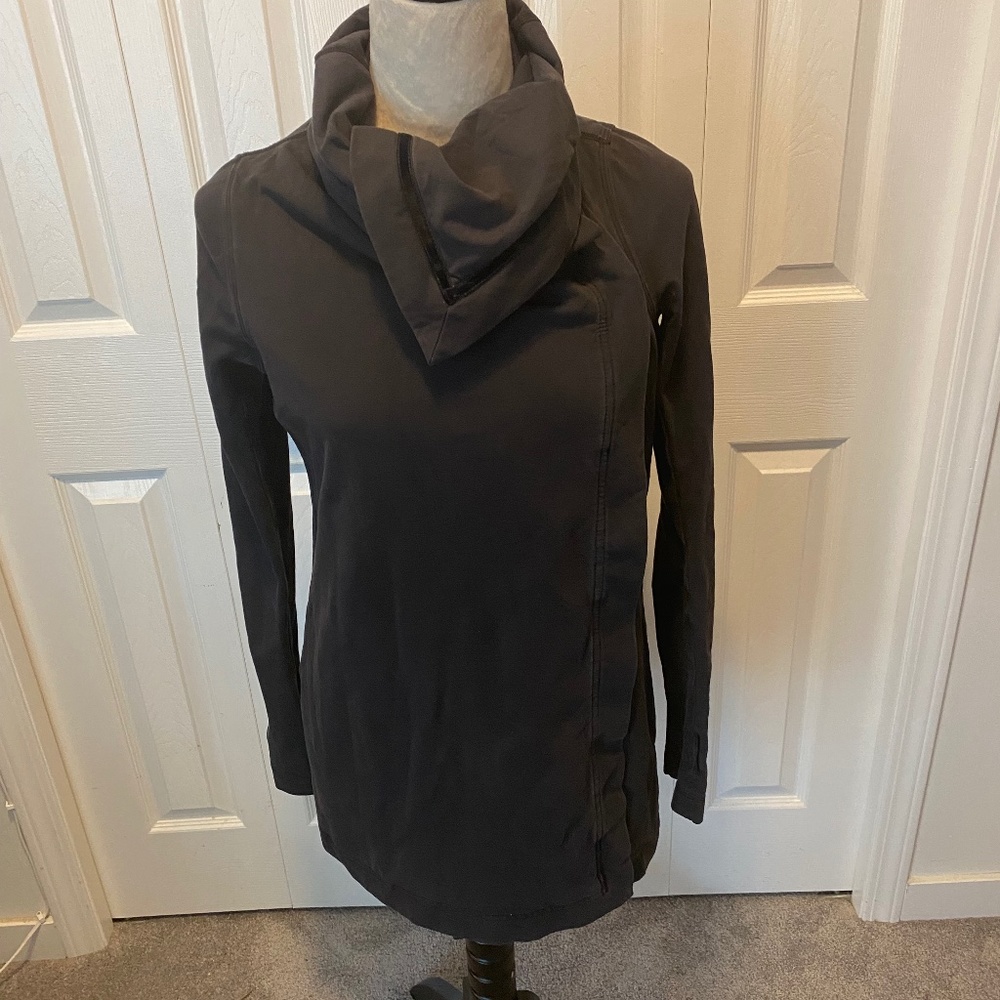 Womens Lululemon Size 4 jacket
